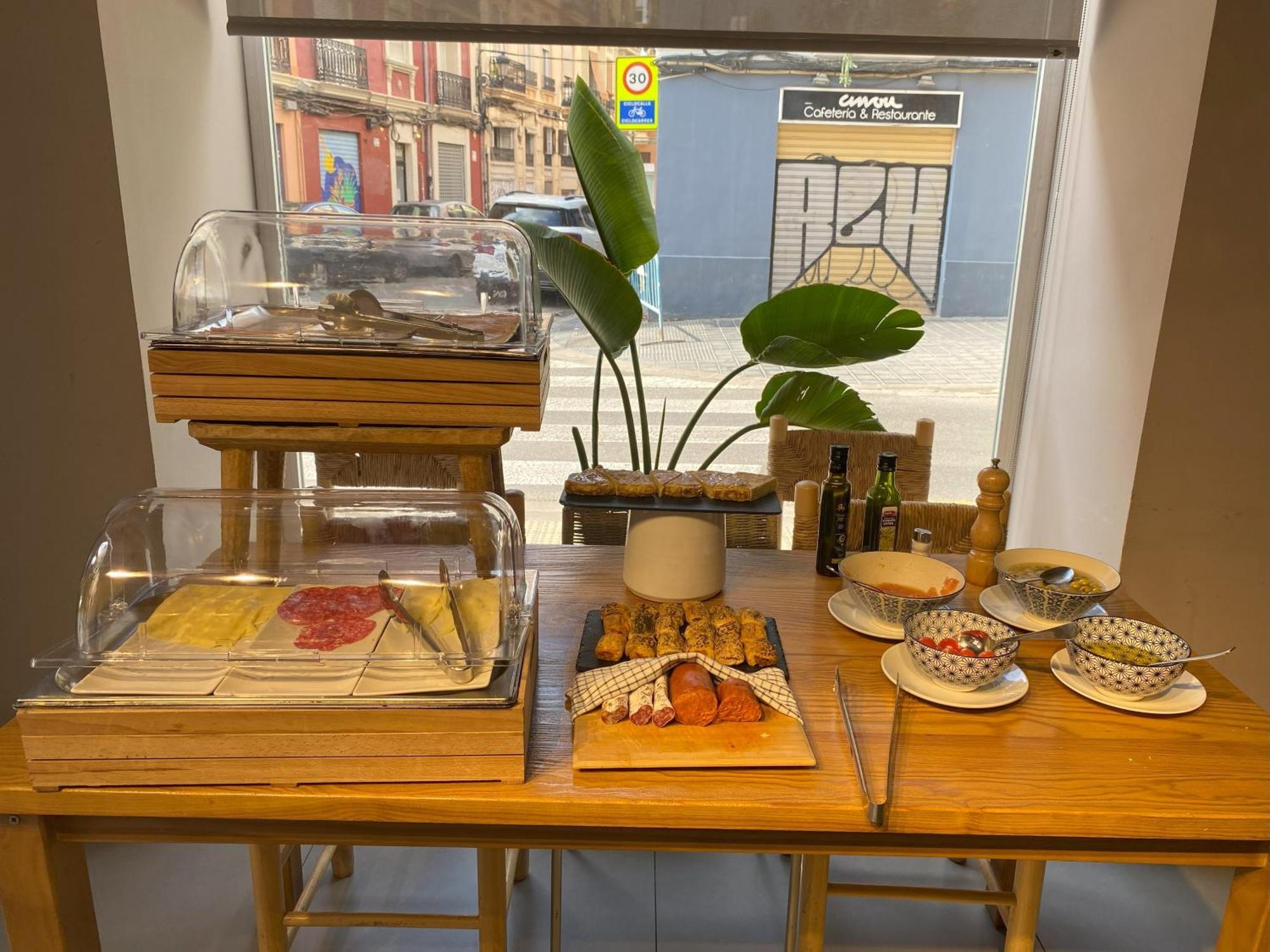 & Co. J. Botanico Boutique 3*
